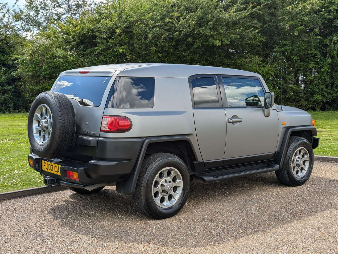 <p>2013 TOYOTA FJ CRUISER</p>