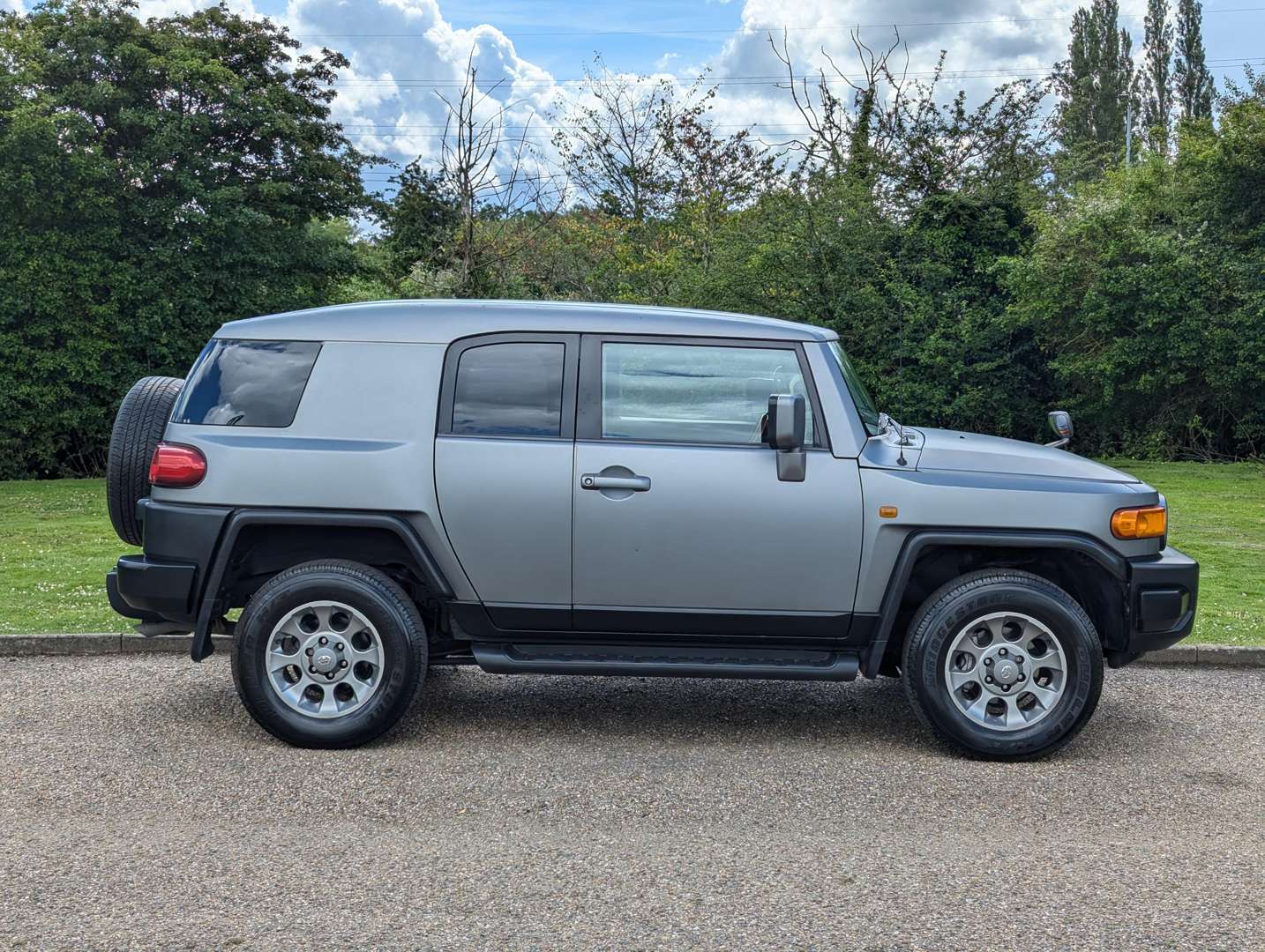 <p>2013 TOYOTA FJ CRUISER</p>