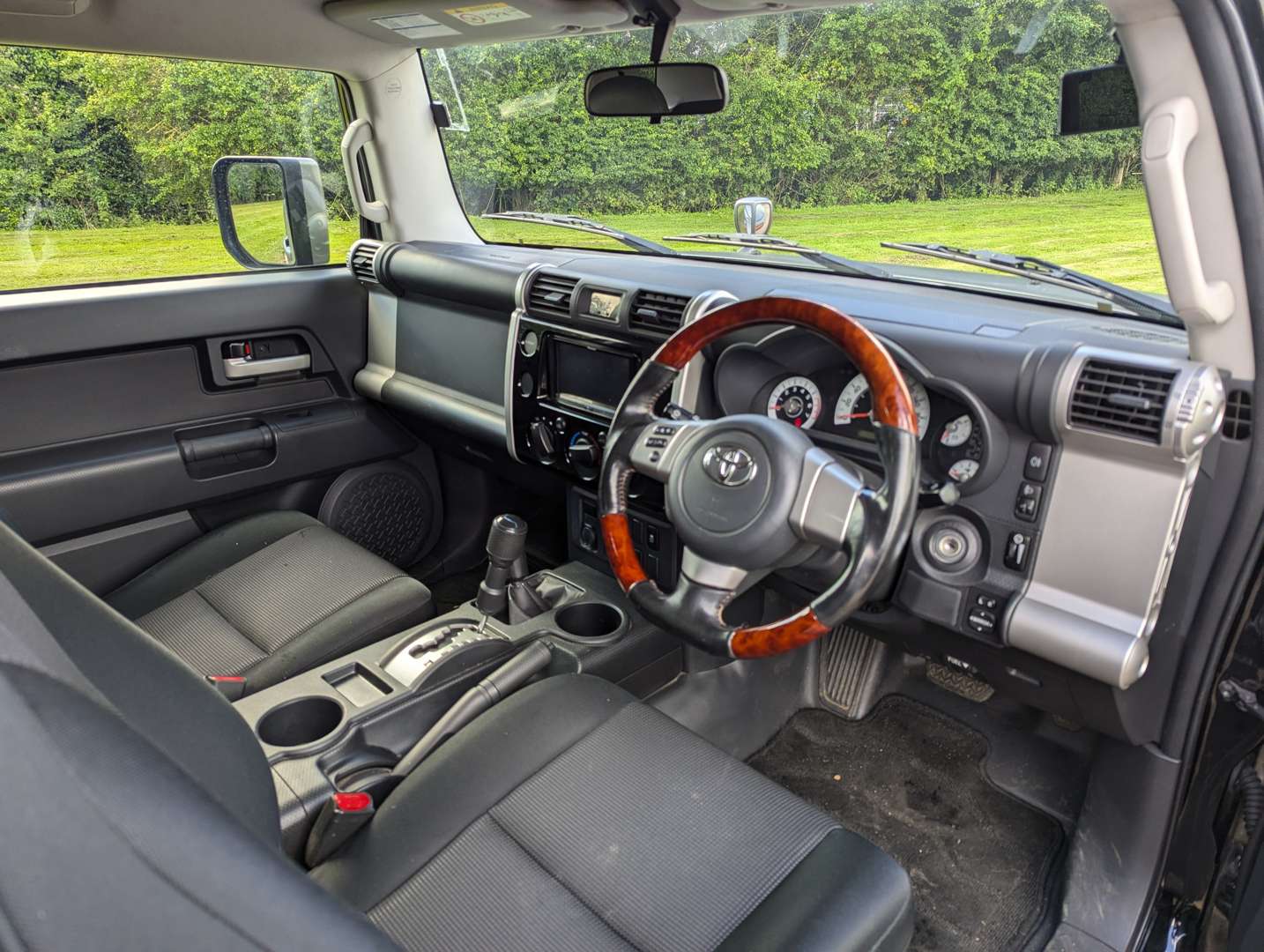 <p>2013 TOYOTA FJ CRUISER</p>