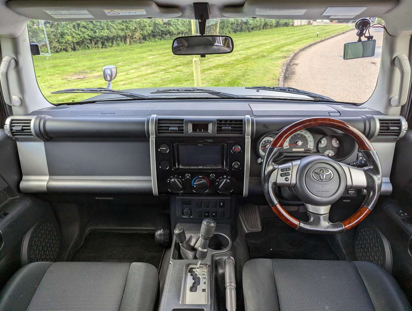 <p>2013 TOYOTA FJ CRUISER</p>