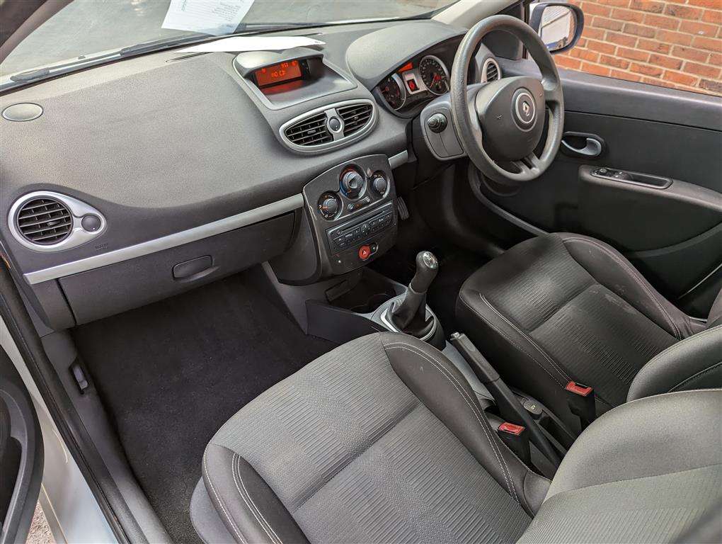 <p>2011 RENAULT CLIO EXPRESSION DCI</p>