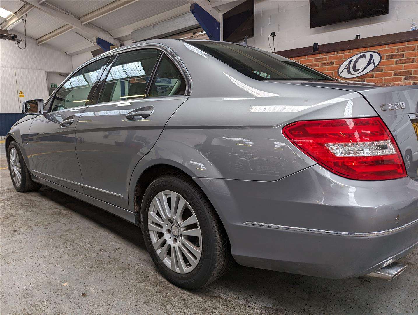 <p>2011 MERCEDES-BENZ C220 ELEGANCE ED125 CDI B</p>