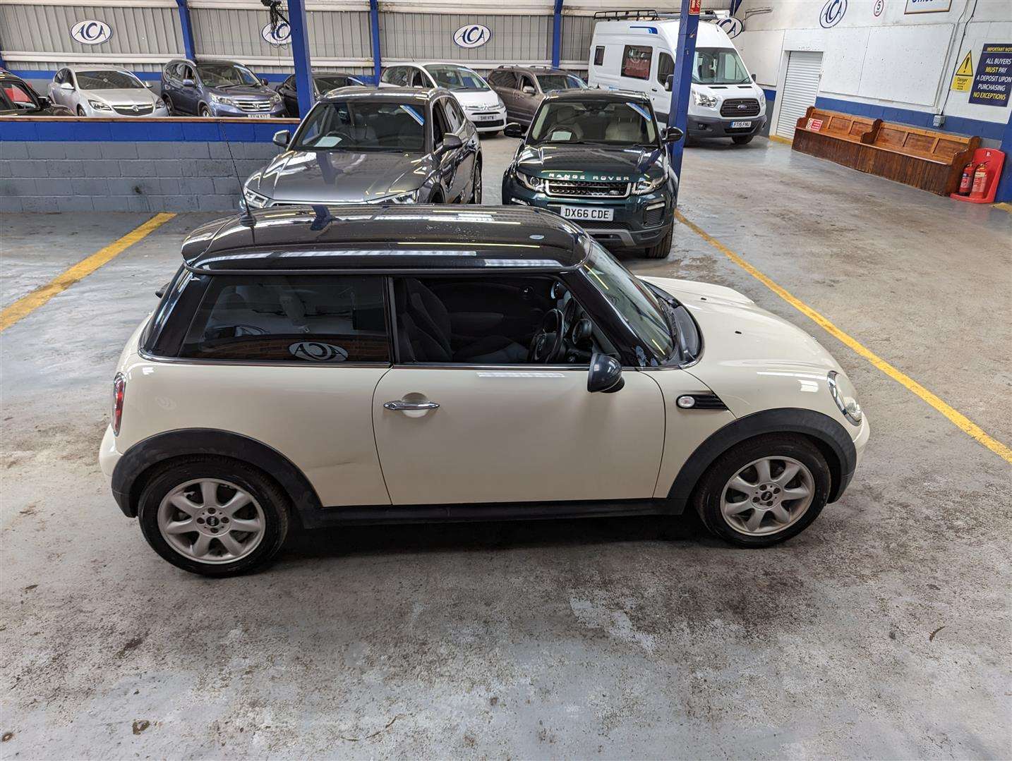 <p>2007 MINI ONE</p>