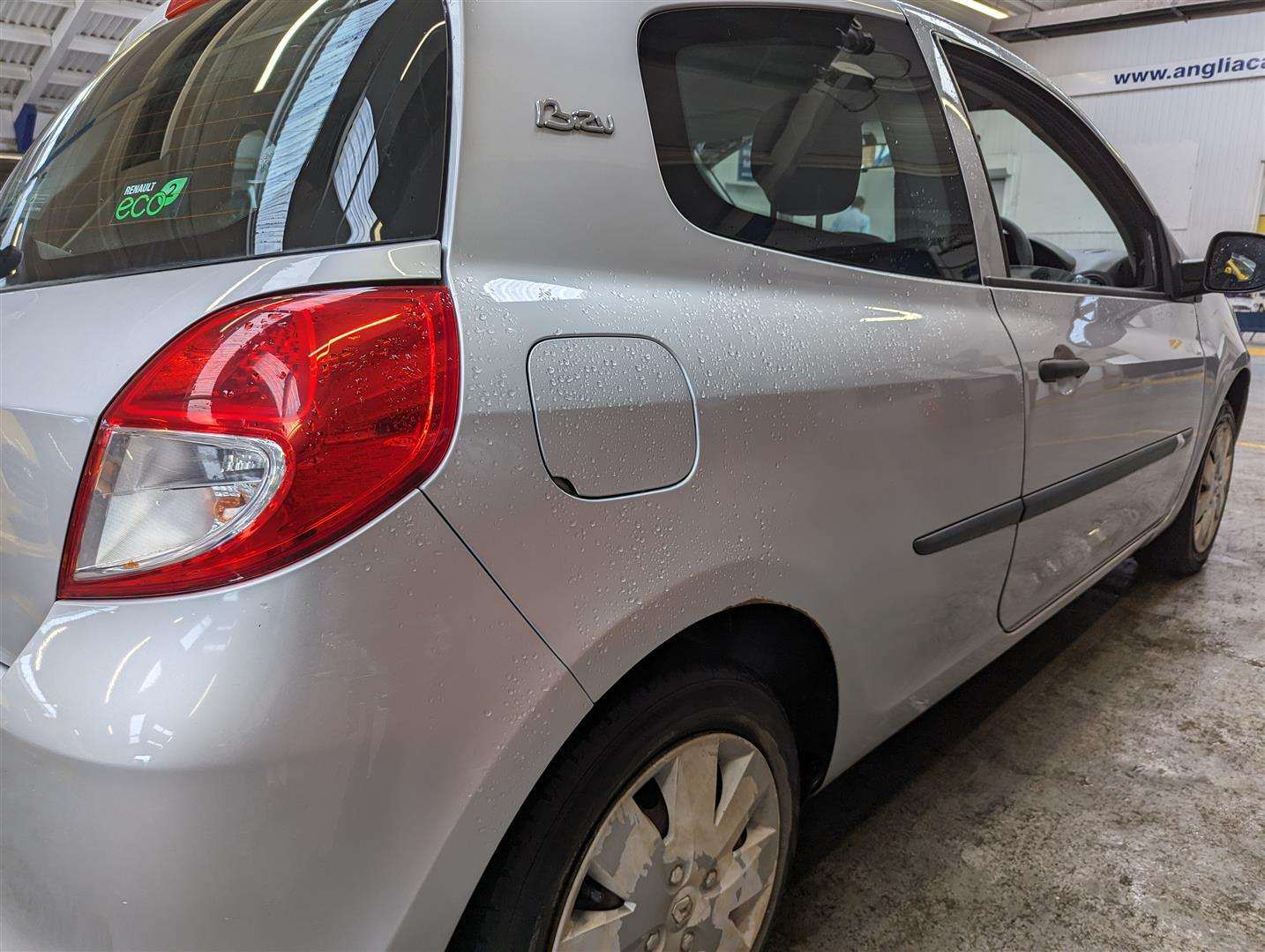 <p>2011 RENAULT CLIO BIZU</p>