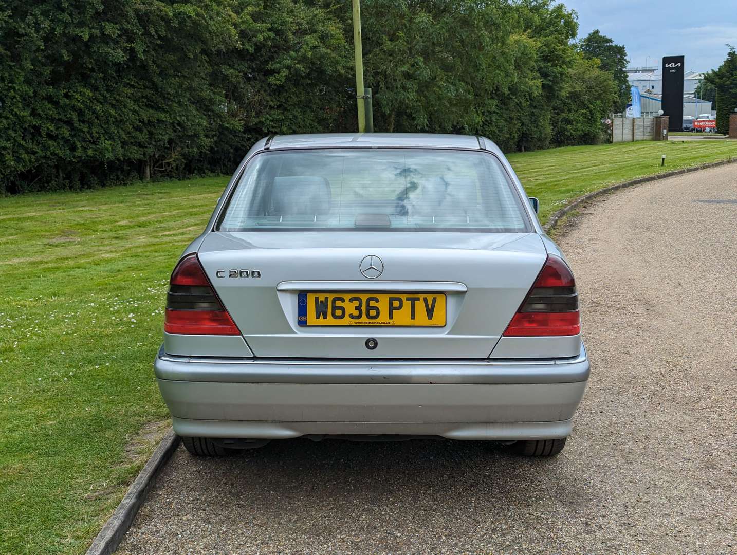 <p>2000 MERCEDES C200 ELEGANCE</p>