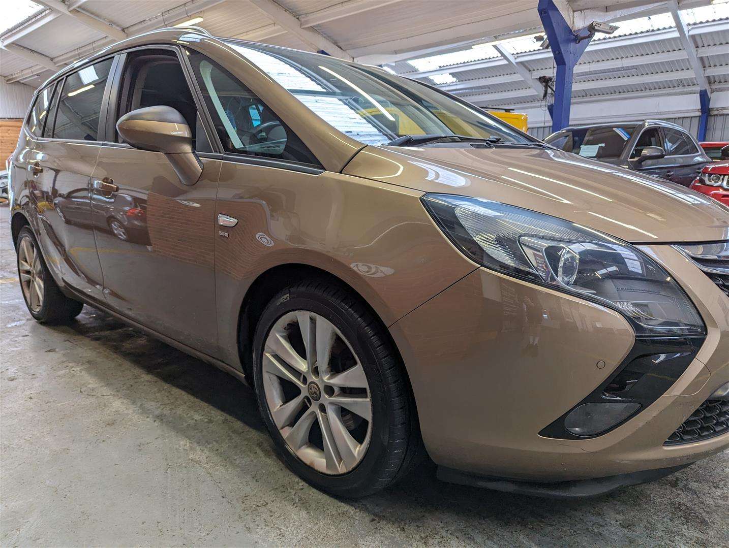 <p>2014 VAUXHALL ZAFIRA TOURER SRI CDTI</p>