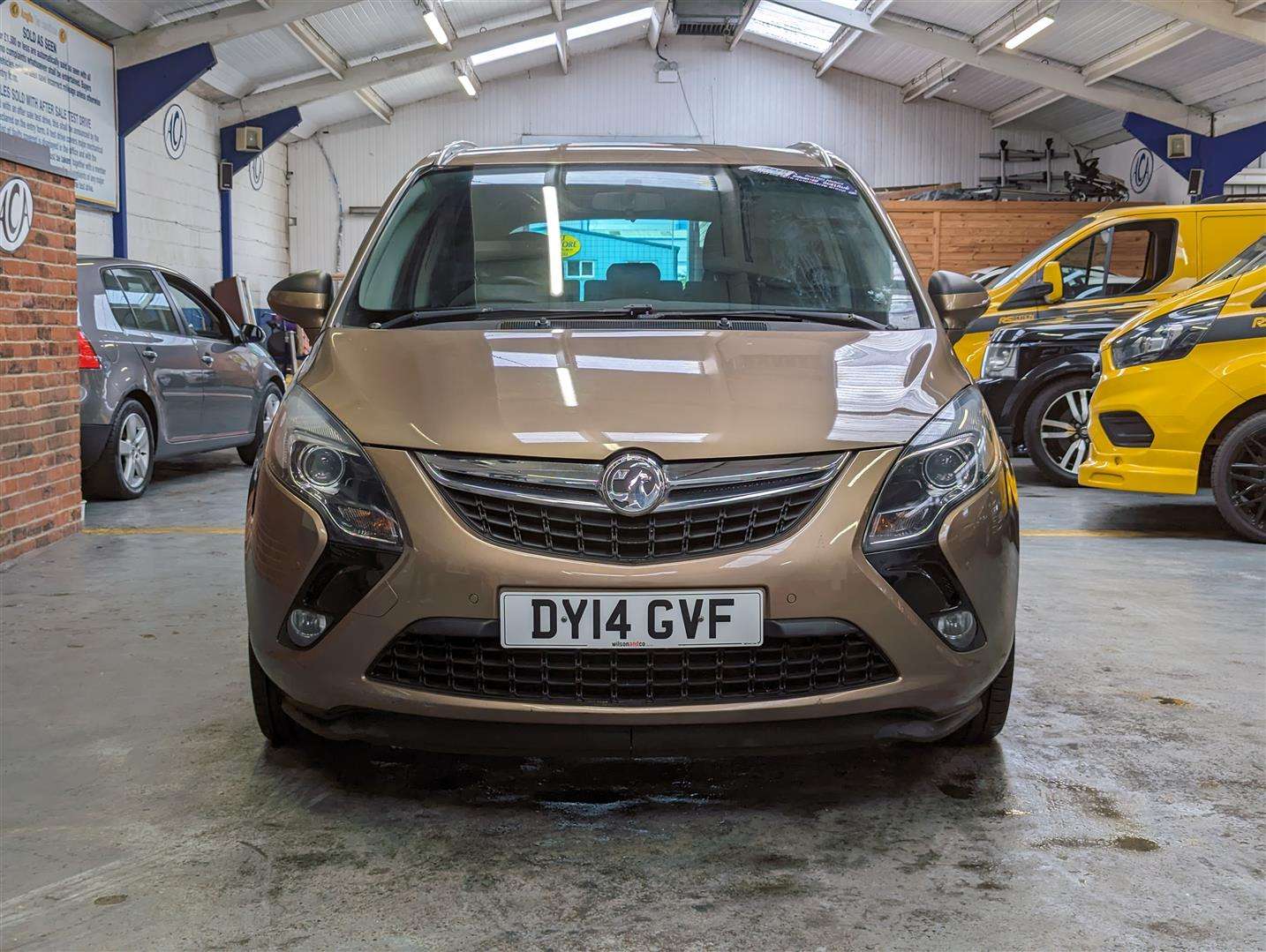 <p>2014 VAUXHALL ZAFIRA TOURER SRI CDTI</p>