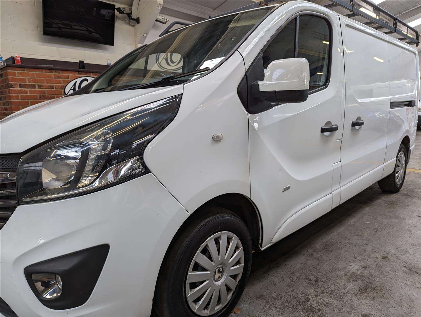 <p>2015 VAUXHALL VIVARO 2900 SPORTIVE CDTI</p>