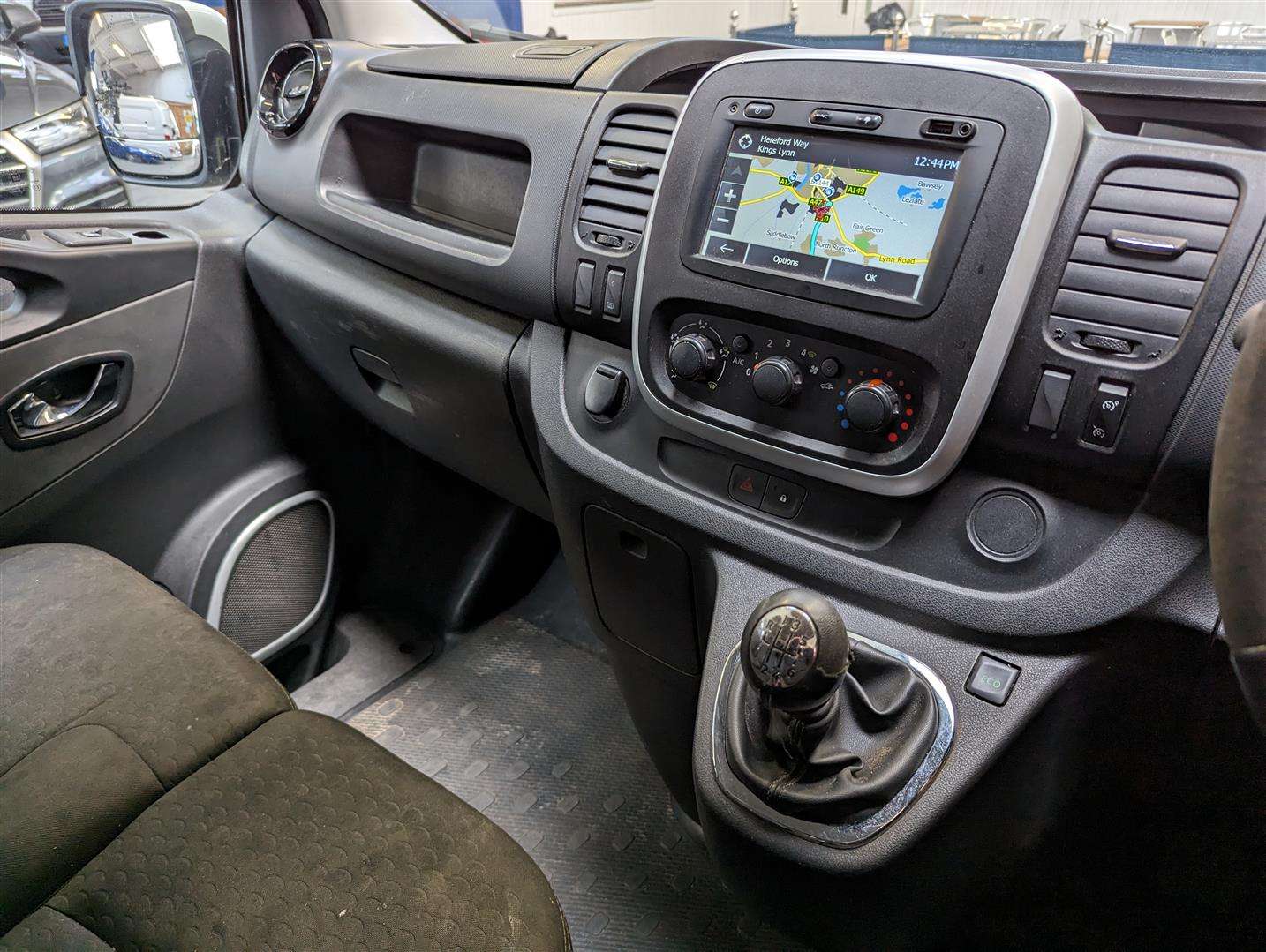 <p>2015 VAUXHALL VIVARO 2900 SPORTIVE CDTI</p>