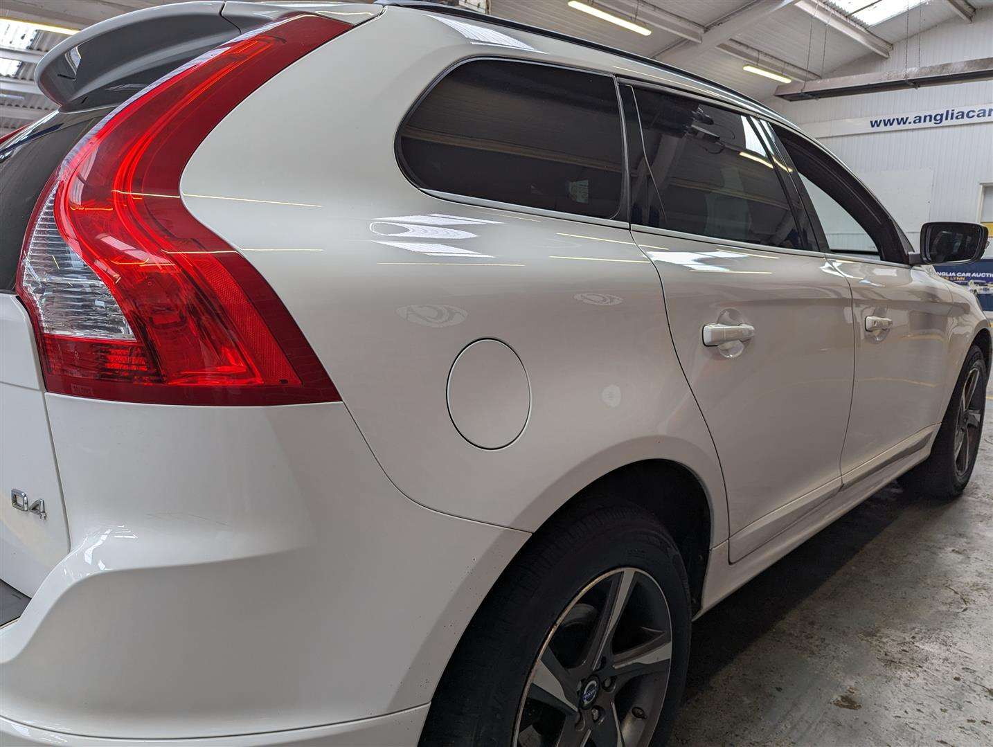 <p>2014 VOLVO XC60 R-DESIGN NAV D4 AUTO</p>