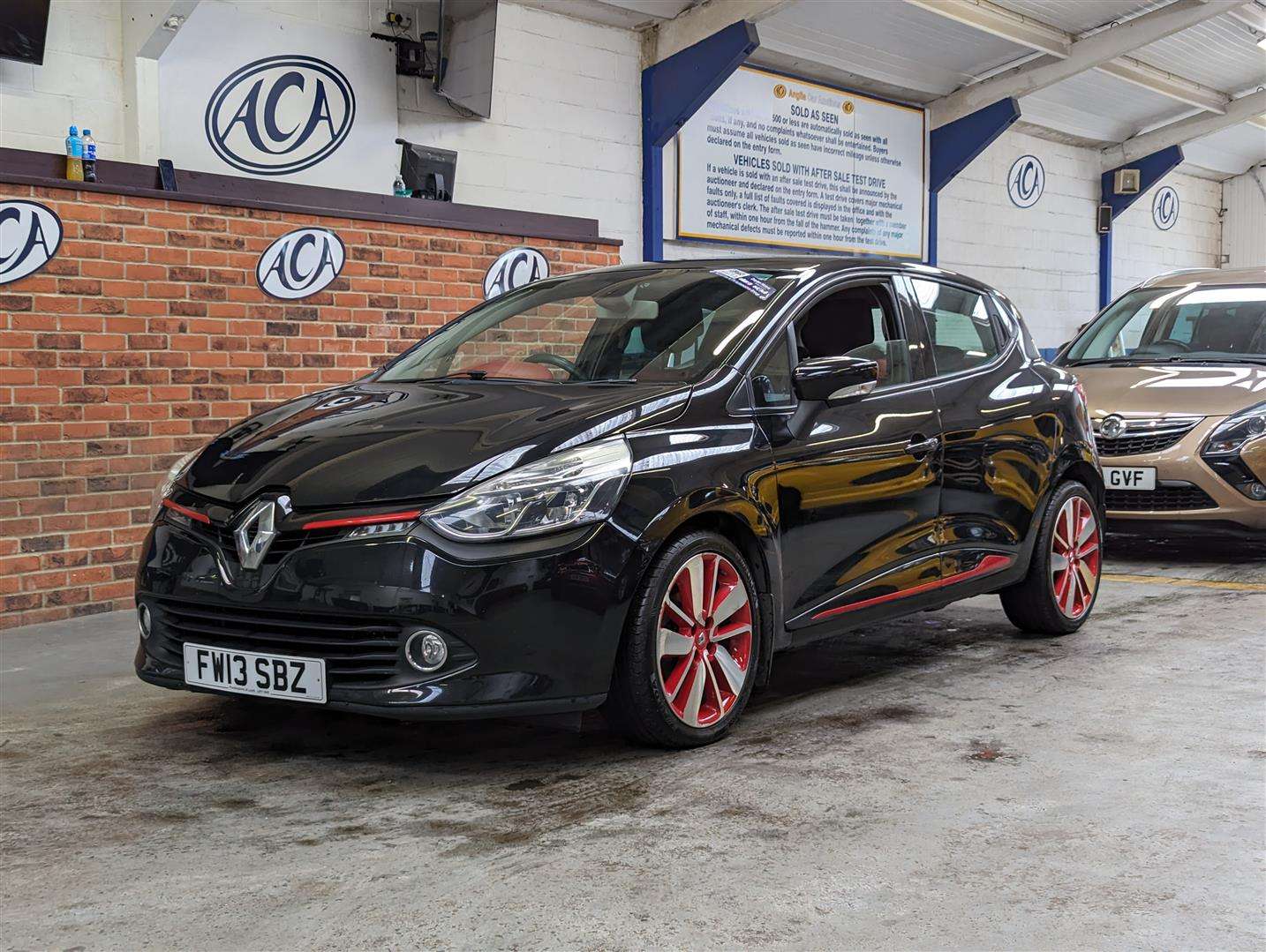 <p>2013 RENAULT CLIO D-QUE S M-NAV NRG DC</p>