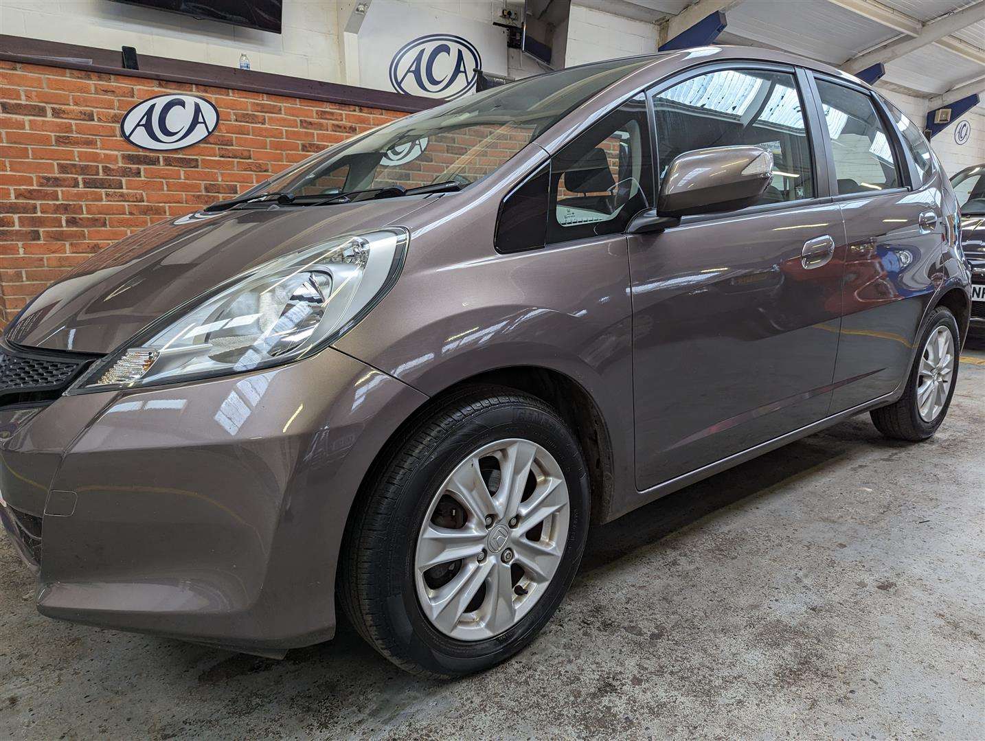 <p>2012 HONDA JAZZ I-VTEC ES</p>