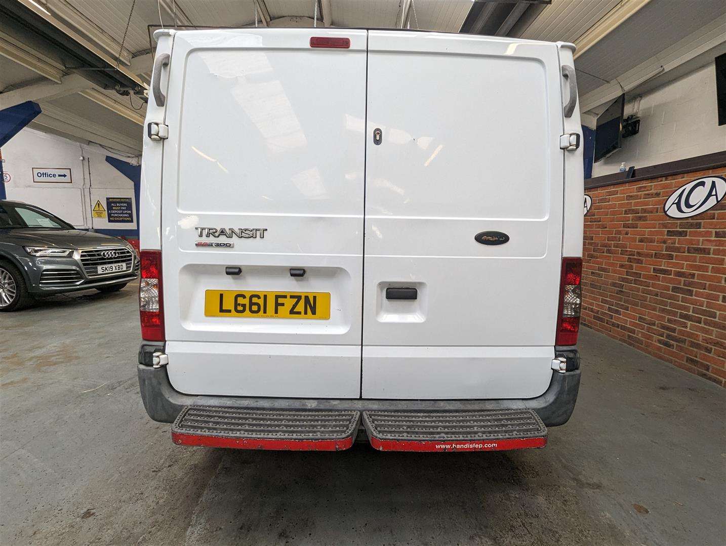 <p>2011 FORD TRANSIT 85 T300S FWD</p>