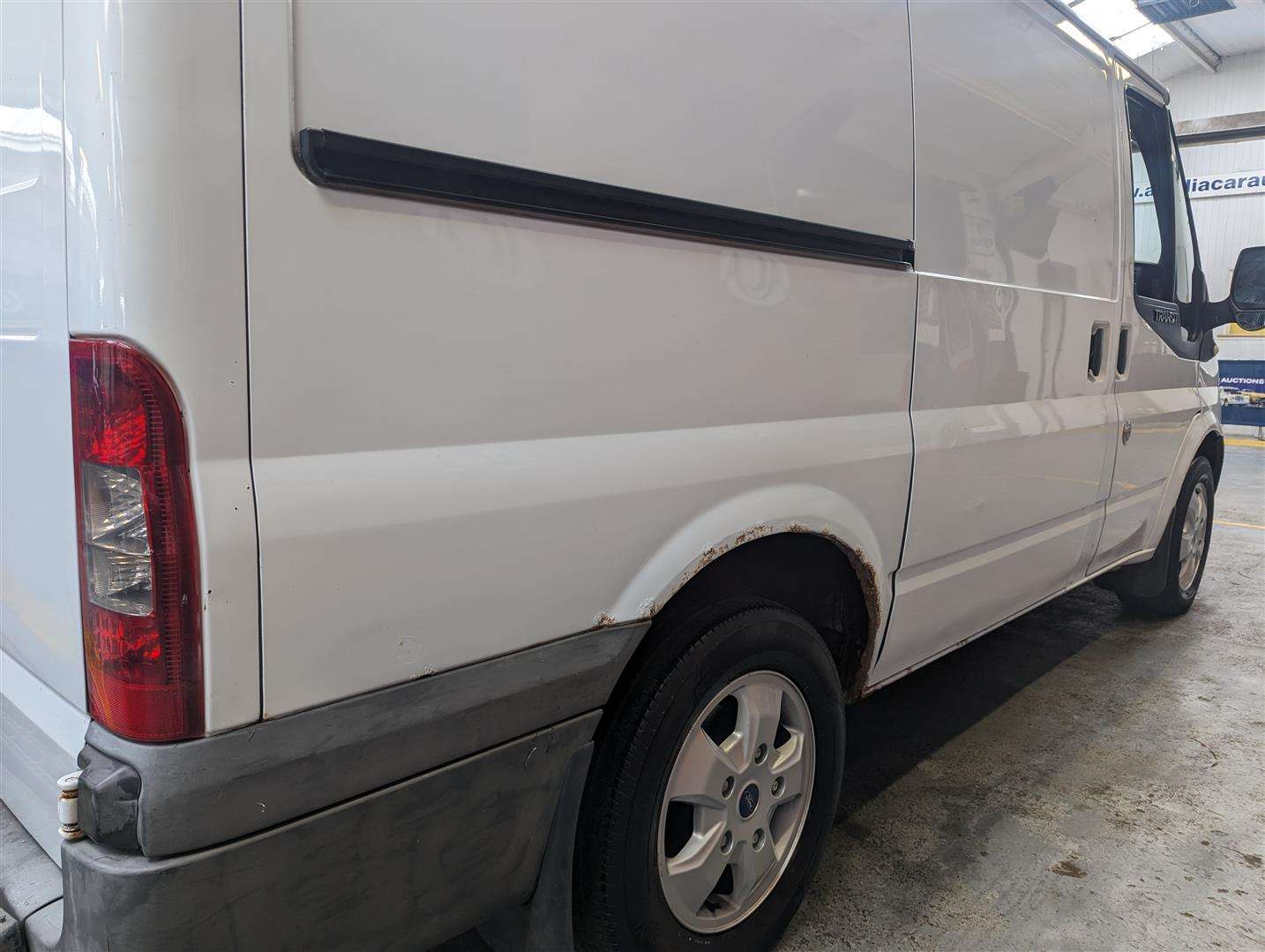 <p>2011 FORD TRANSIT 85 T300S FWD</p>