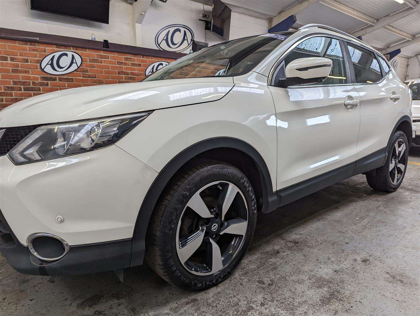 <p>2015 NISSAN QASHQAI N-TEC + DCI</p>