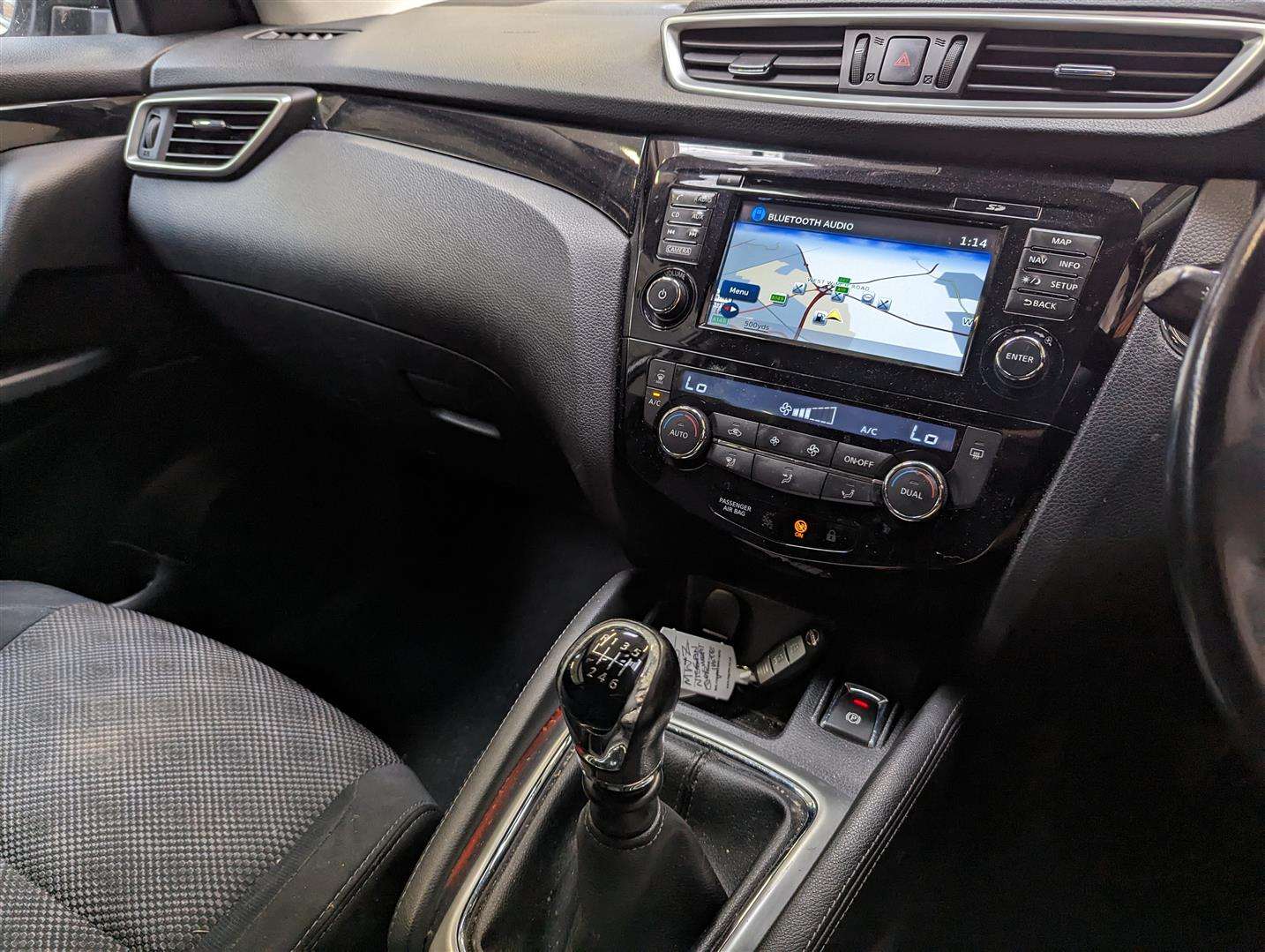 <p>2015 NISSAN QASHQAI N-TEC + DCI</p>