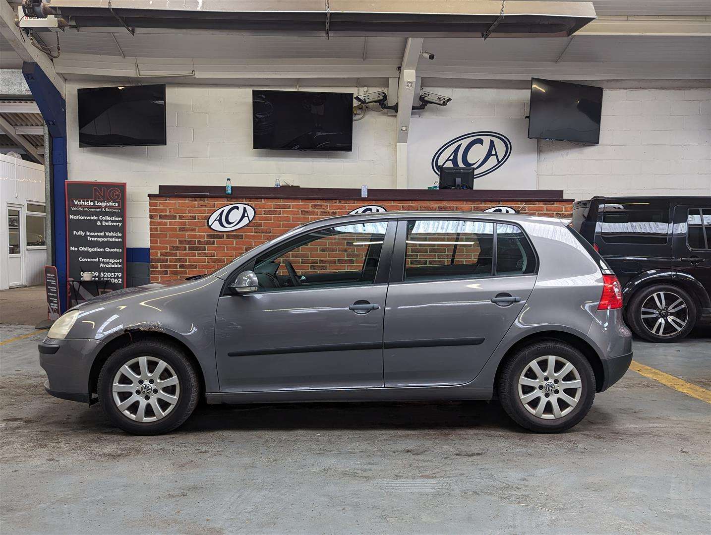 <p>2006 VOLKSWAGEN GOLF FSI SE</p>