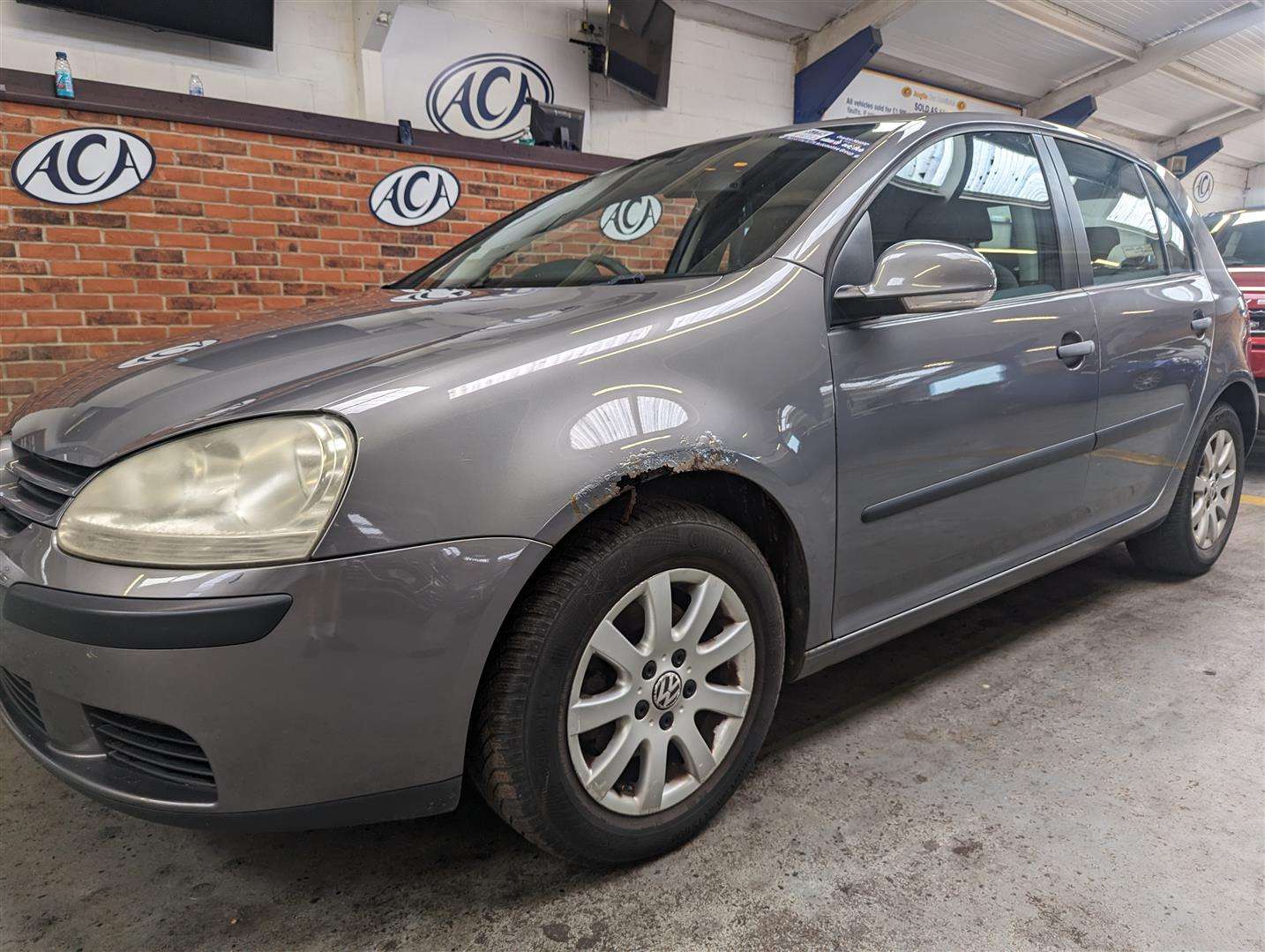 <p>2006 VOLKSWAGEN GOLF FSI SE</p>