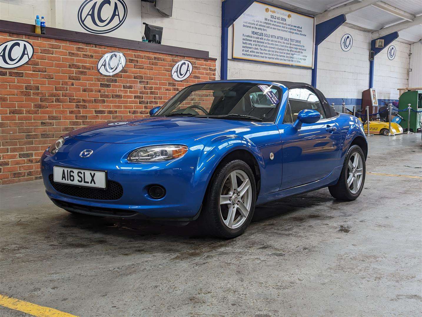 <p>2006 MAZDA MX-5</p>