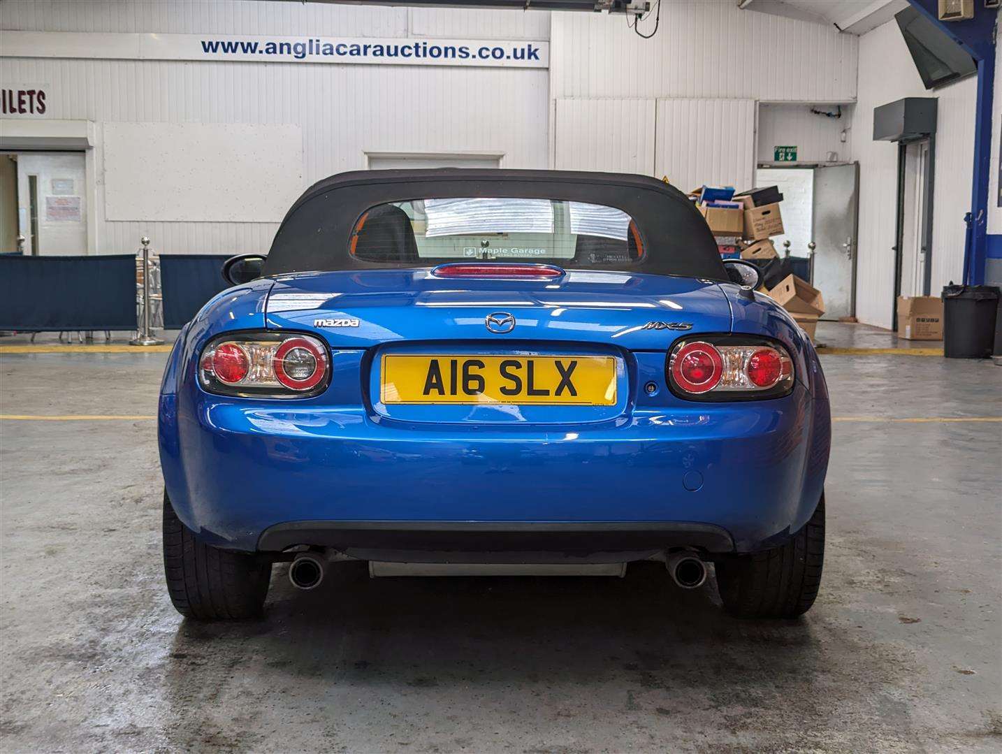 <p>2006 MAZDA MX-5</p>