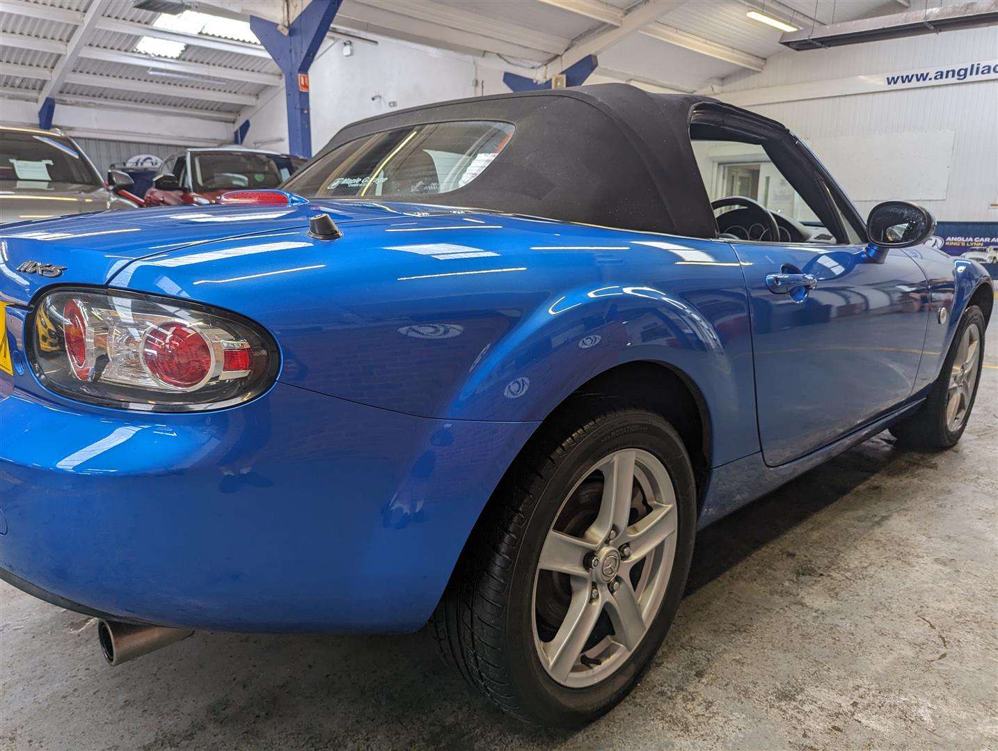 <p>2006 MAZDA MX-5</p>