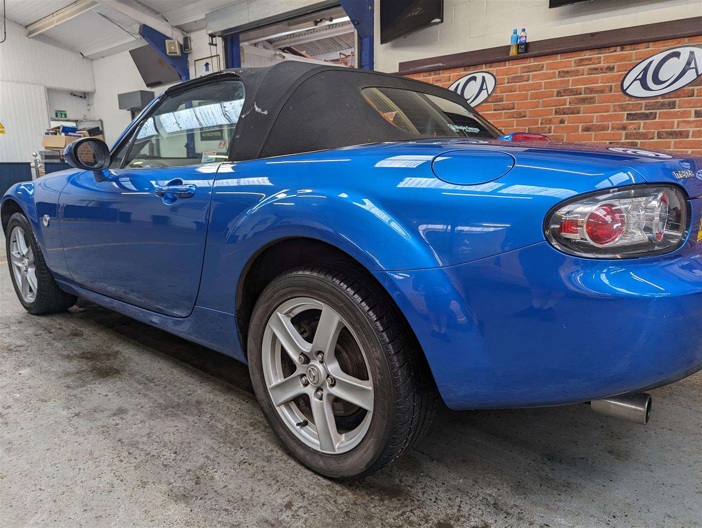 <p>2006 MAZDA MX-5</p>