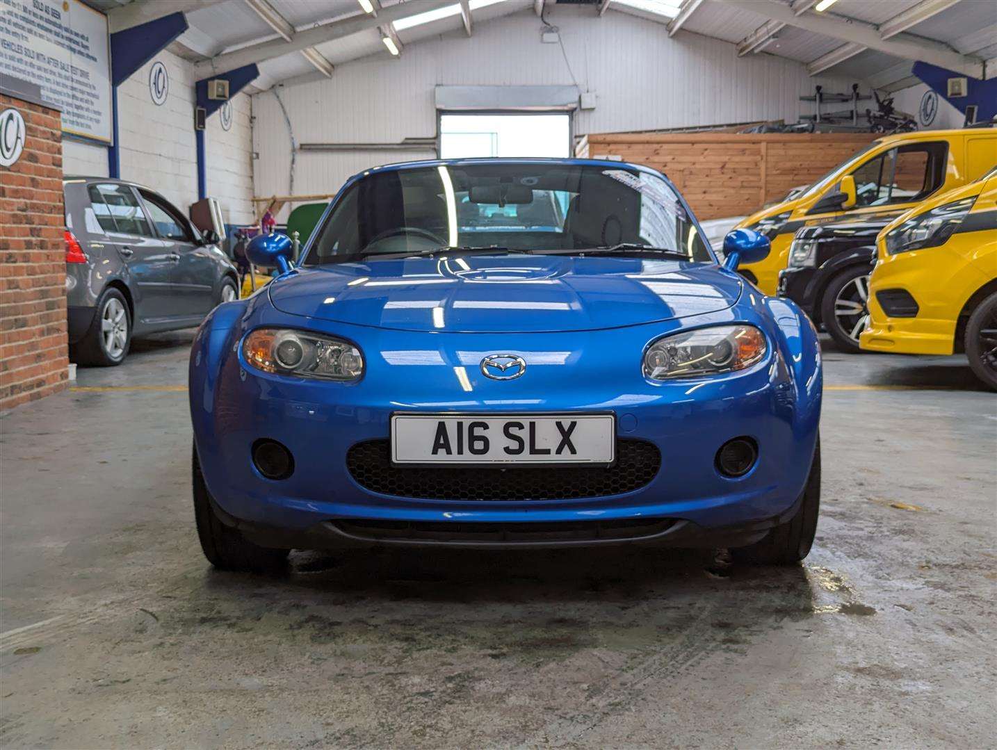 <p>2006 MAZDA MX-5</p>