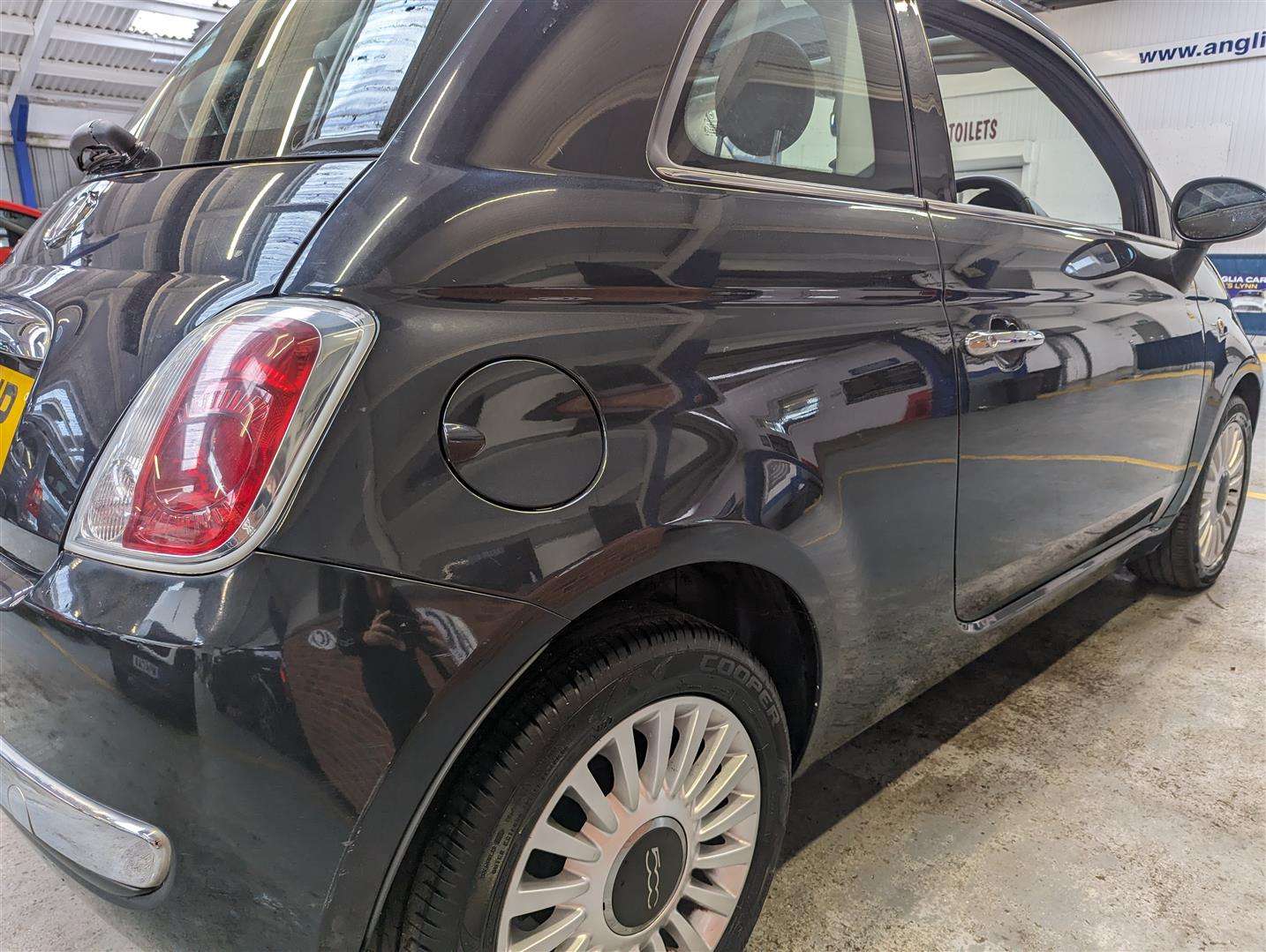 <p>2010 FIAT 500 LOUNGE</p>