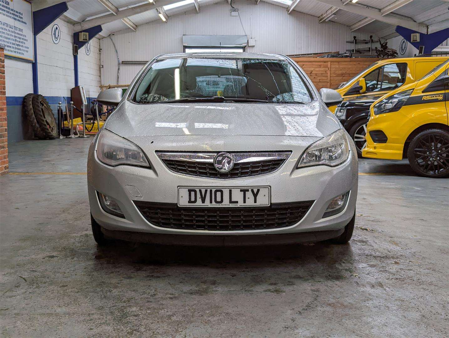 <p>2010 VAUXHALL ASTRA EXCLUSIV 113</p>