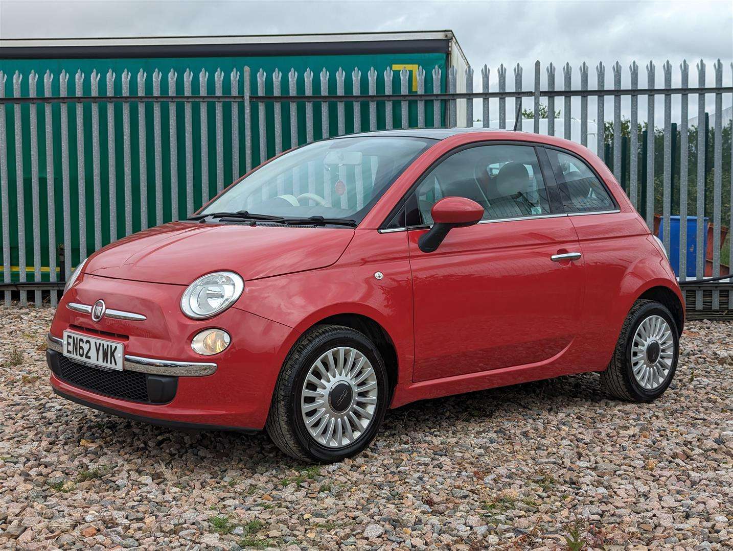 <p>2013 FIAT 500 LOUNGE RHD</p>