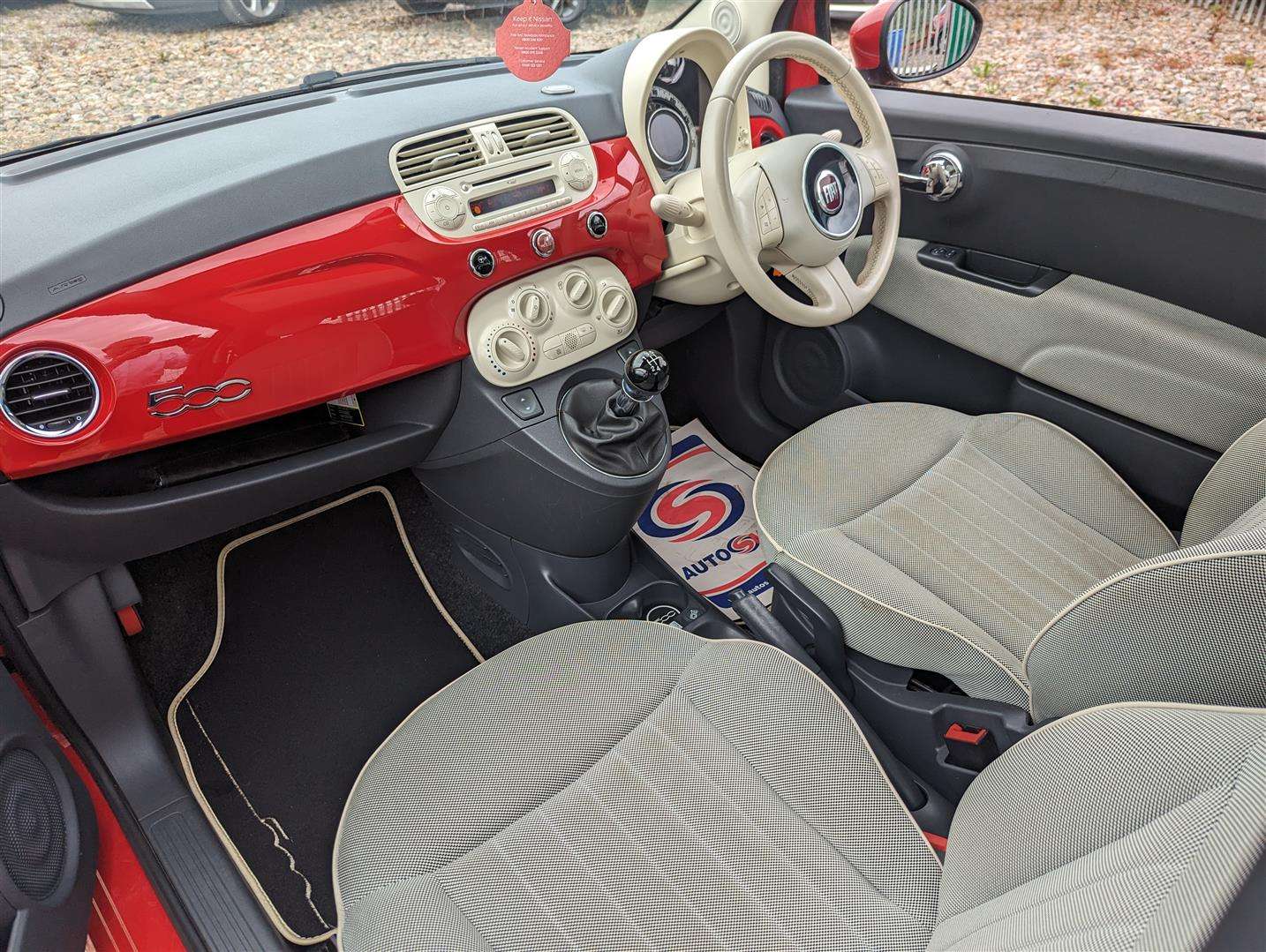 <p>2013 FIAT 500 LOUNGE RHD</p>