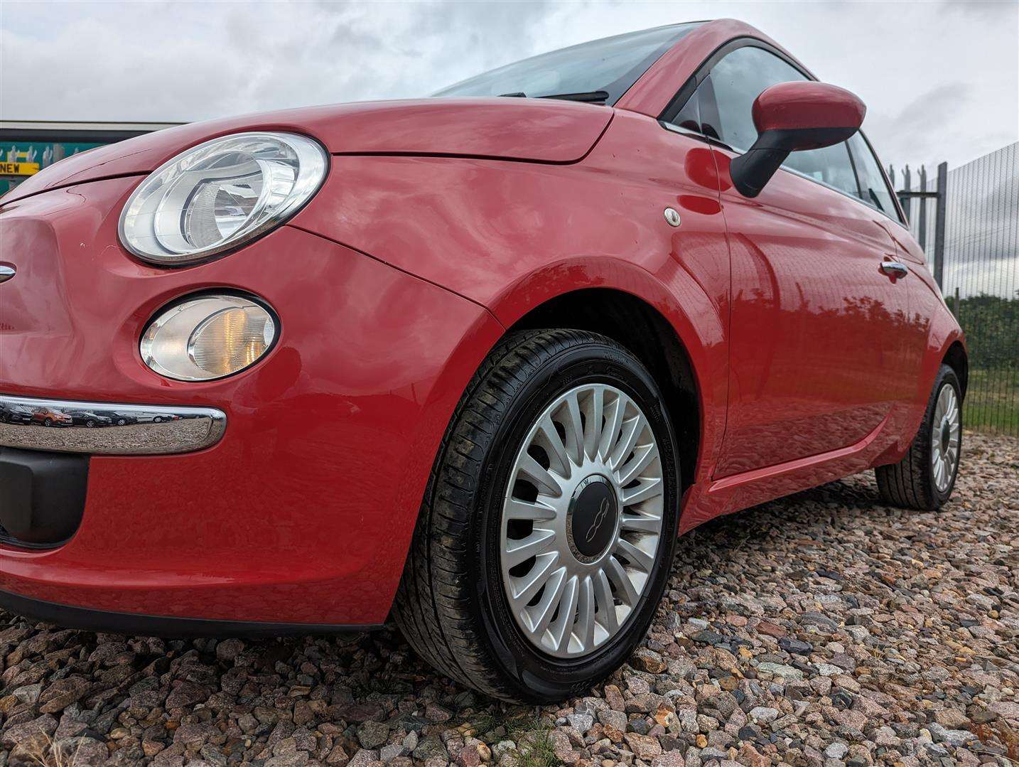 <p>2013 FIAT 500 LOUNGE RHD</p>