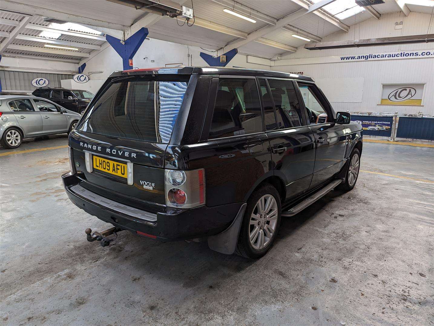 <p>2009 LAND ROVER RANGE ROVER VOGUE TDV8 AUTO *SOLD</p>