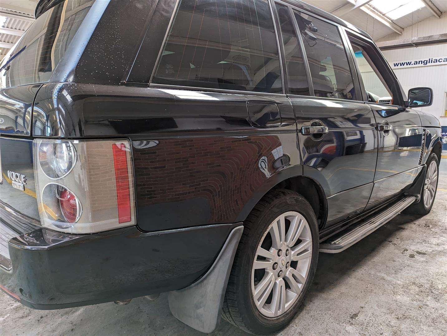 <p>2009 LAND ROVER RANGE ROVER VOGUE TDV8 AUTO *SOLD</p>