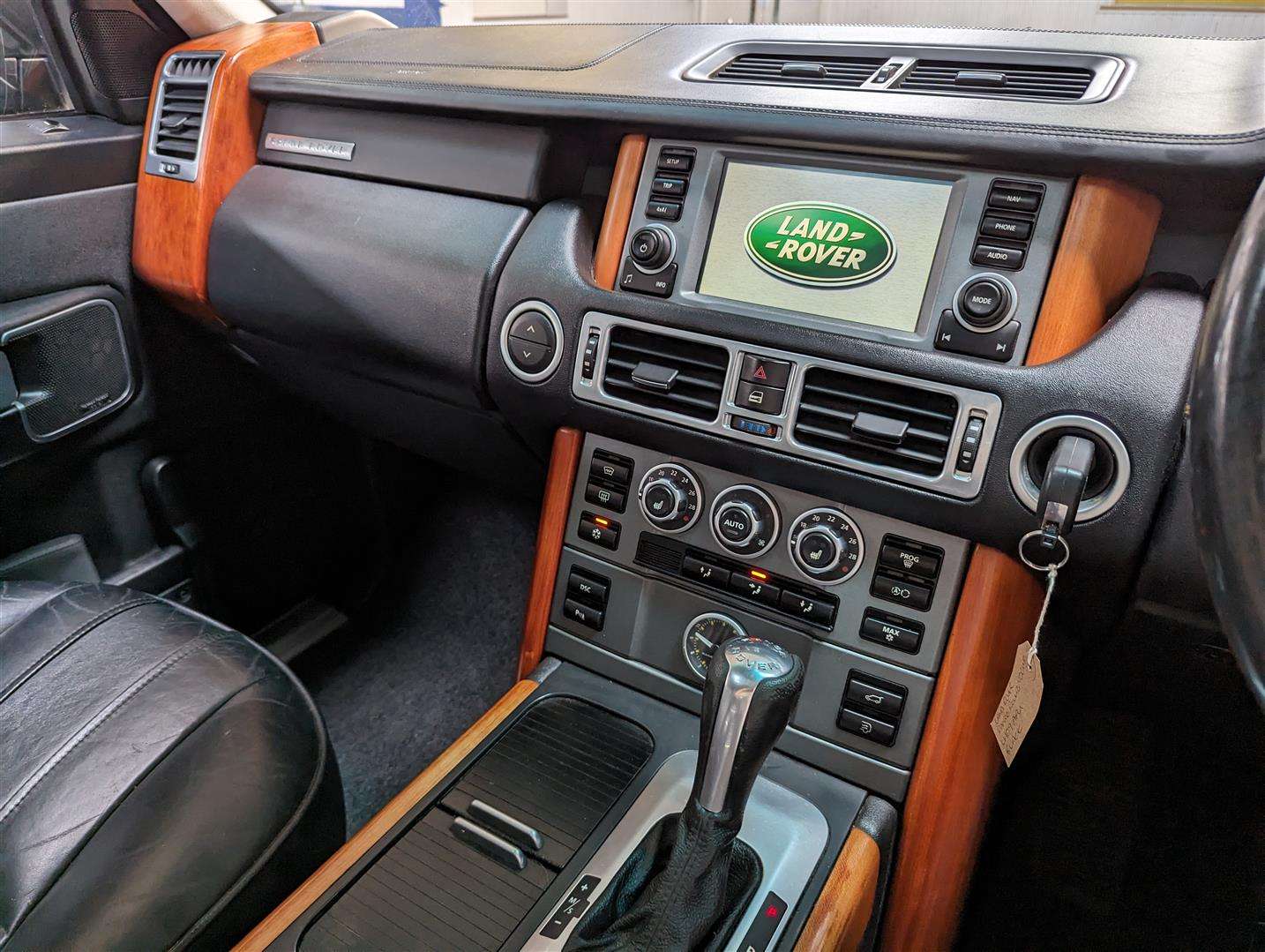 <p>2009 LAND ROVER RANGE ROVER VOGUE TDV8 AUTO *SOLD</p>