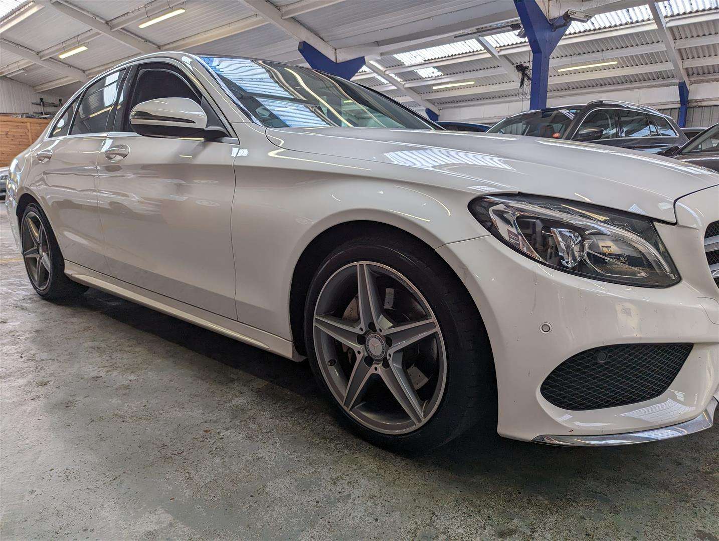 <p>2016 MERCEDES-BENZ C220 D AMG LINE PREMIUM AUTO</p>