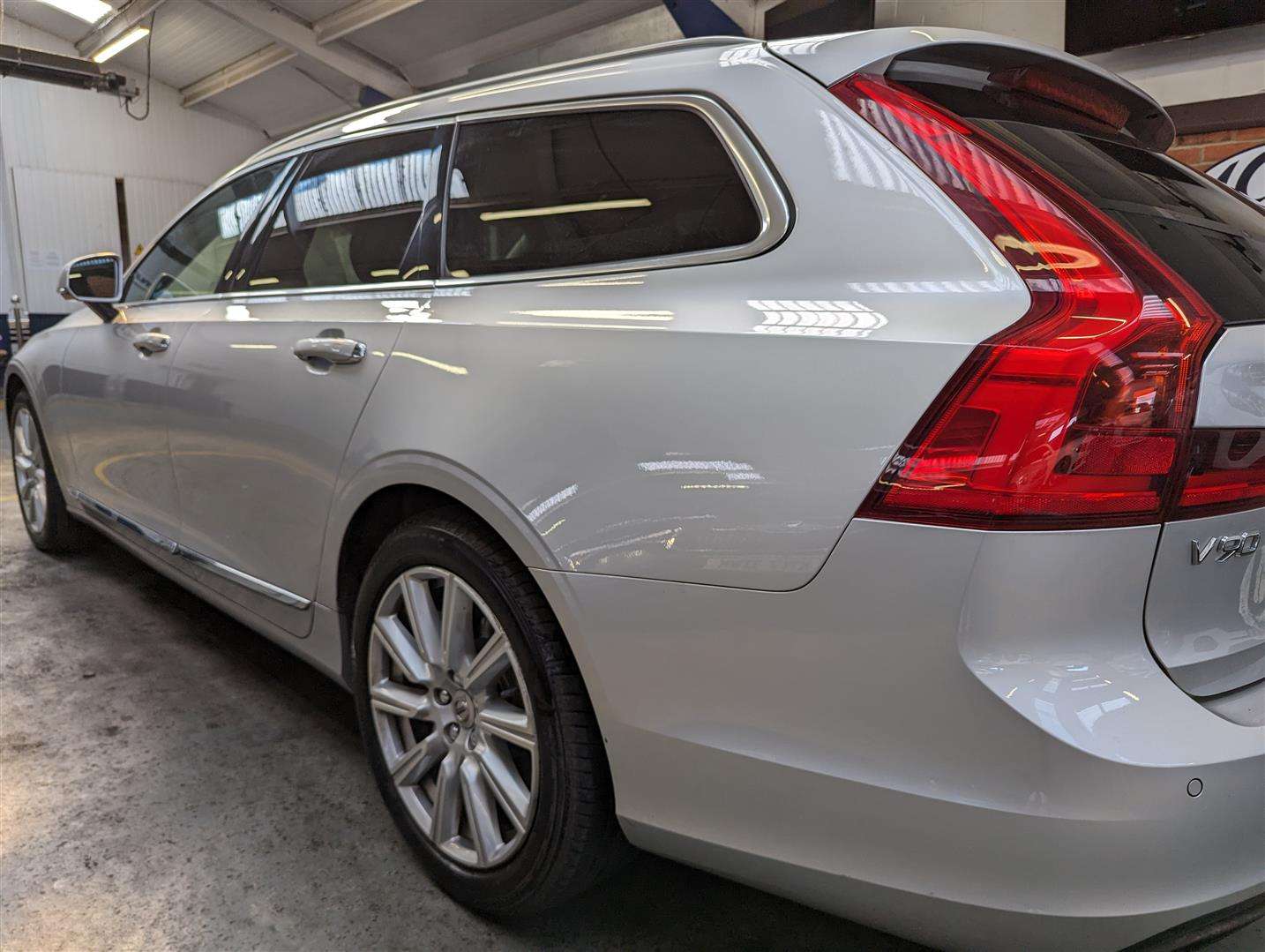 <p>2017 VOLVO V90 INSCRIPTION PRO D5PP</p>