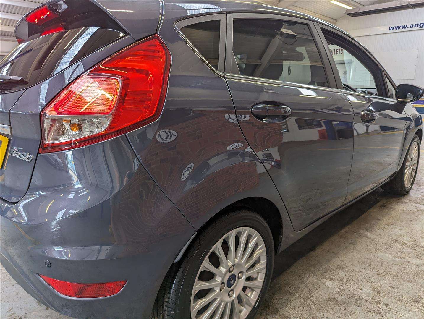 <p>2014 FORD FIESTA TITANIUM</p>