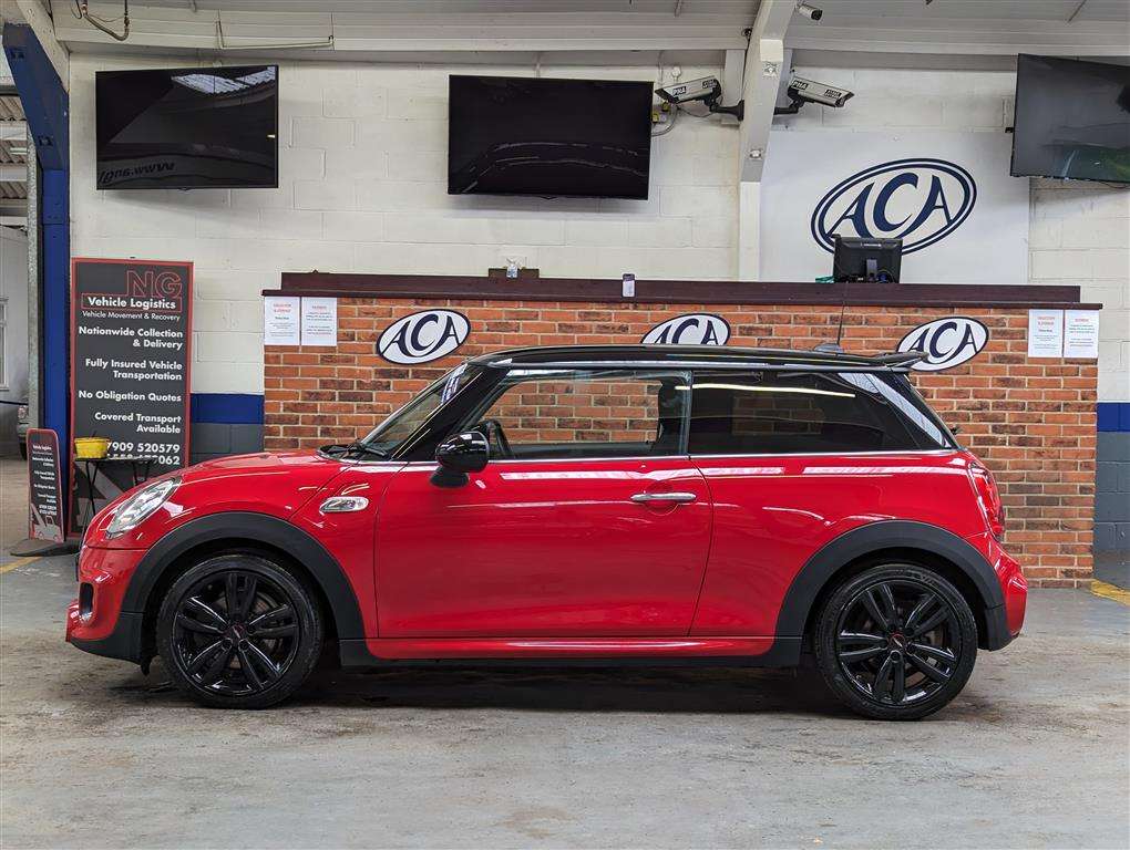 <p>2017 MINI COOPER S AUTO</p>