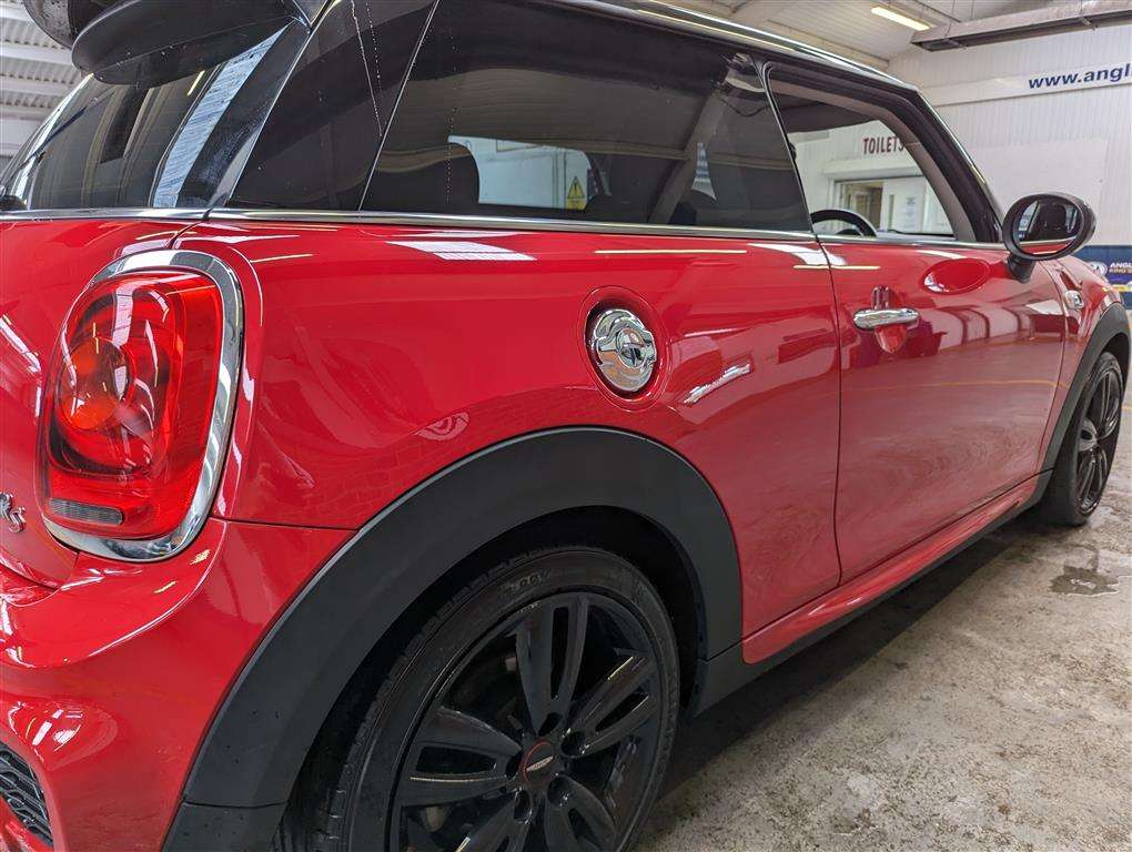 <p>2017 MINI COOPER S AUTO</p>