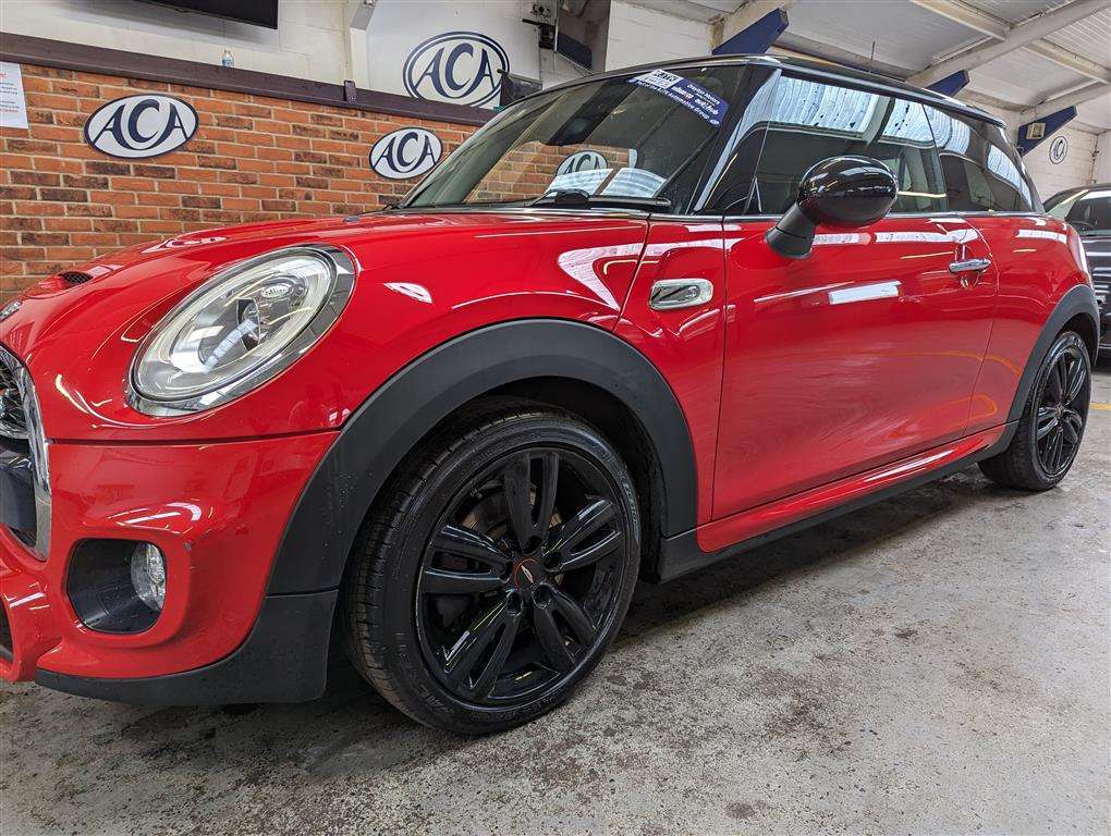 <p>2017 MINI COOPER S AUTO</p>