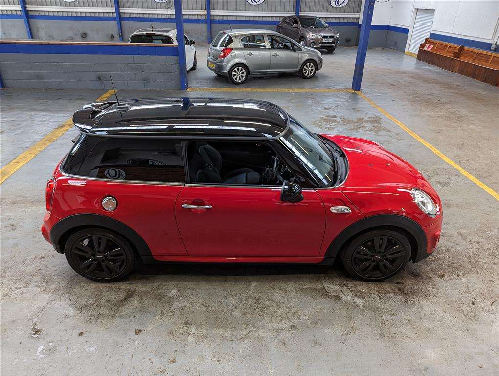 <p>2017 MINI COOPER S AUTO</p>