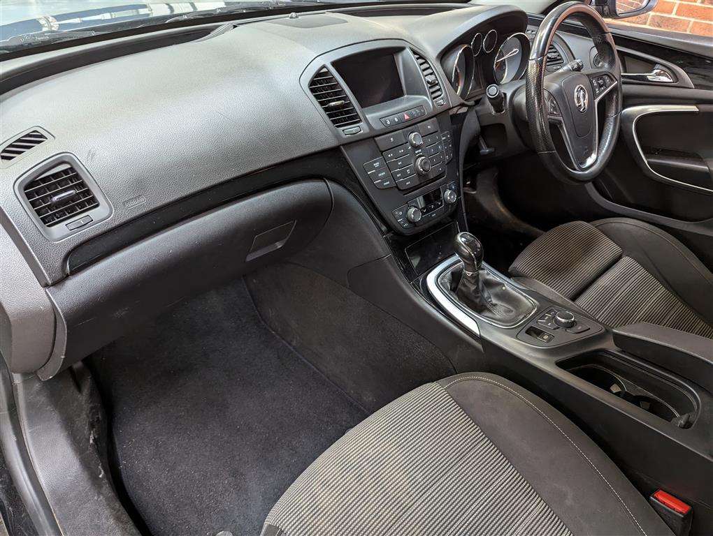 <p>2012 VAUXHALL INSIGNIA SRI NAV CDTI</p>