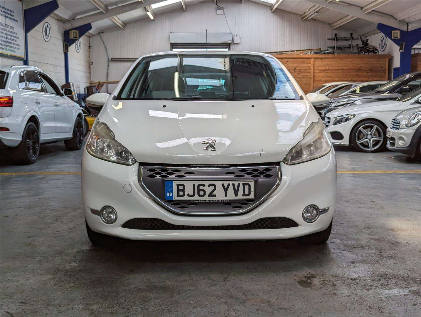 <p>2012 PEUGEOT 208 ACTIVE E-HDI S-A</p>