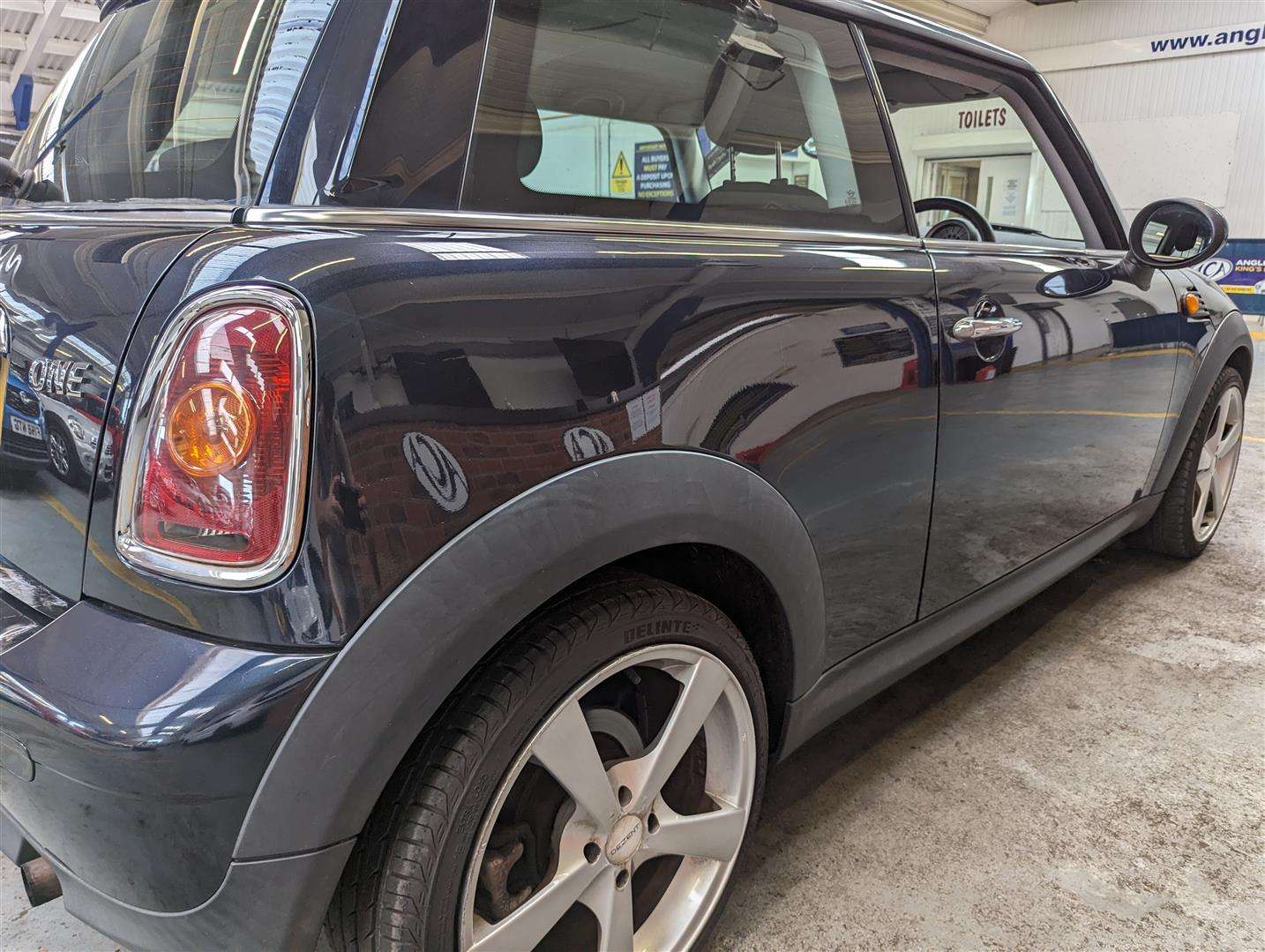 <p>2008 MINI ONE</p>