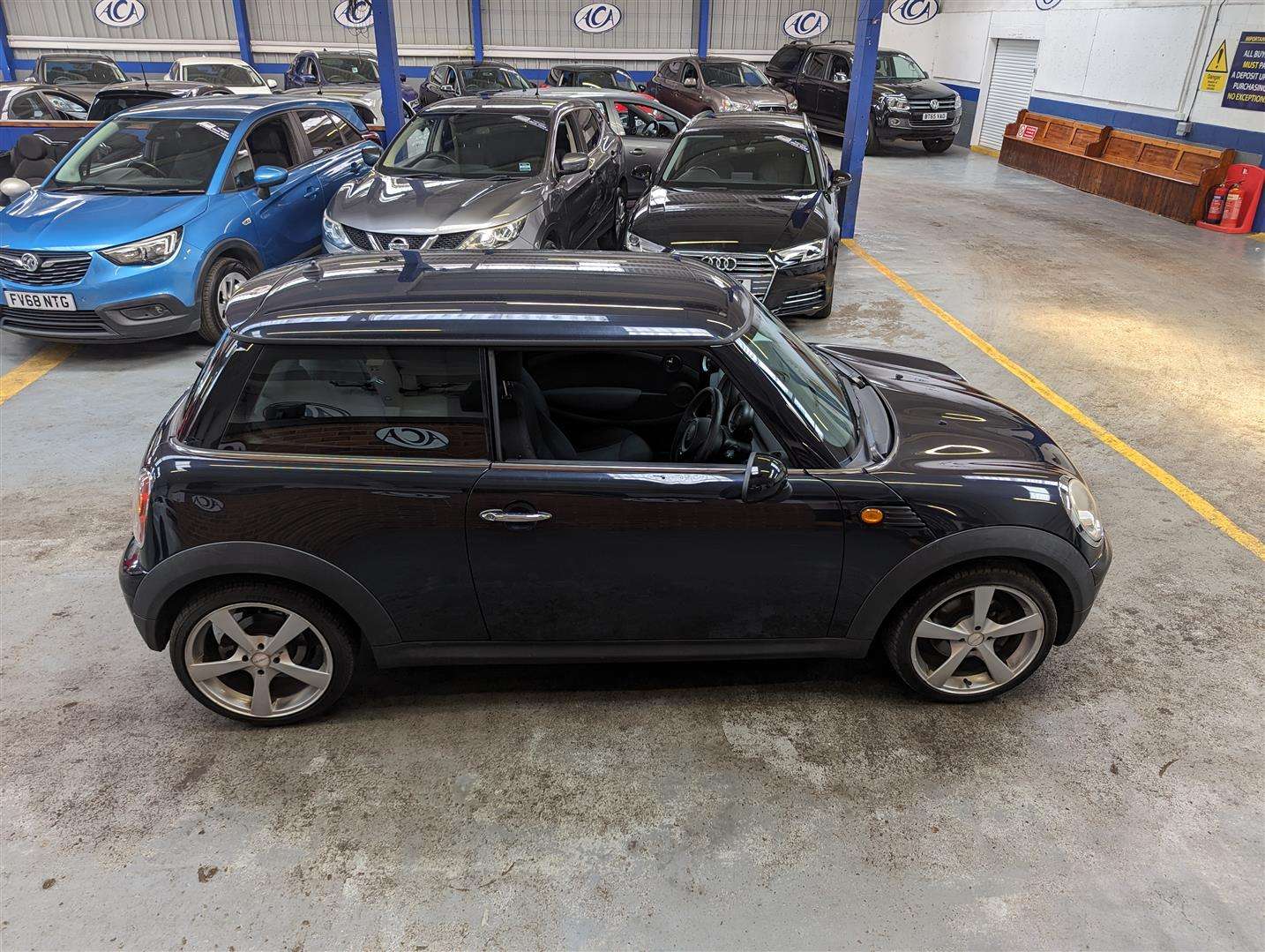 <p>2008 MINI ONE</p>