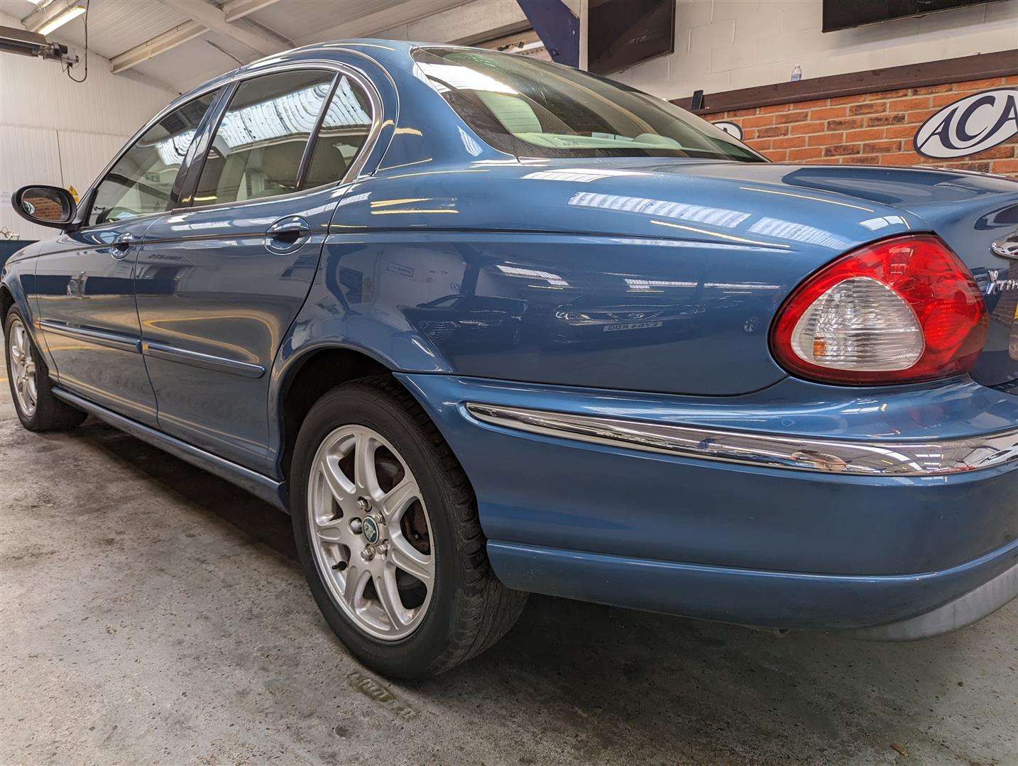 <p>2002 JAGUAR X-TYPE V6</p>