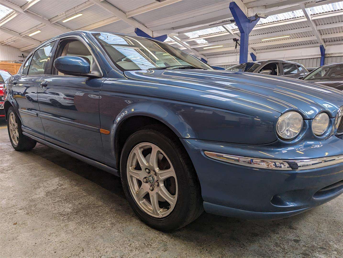 <p>2002 JAGUAR X-TYPE V6</p>