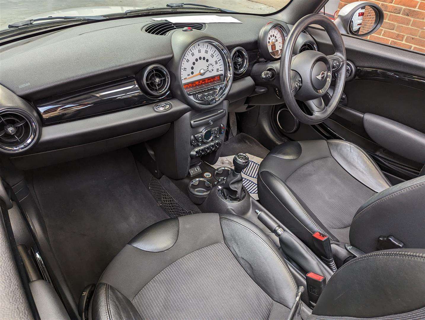 <p>2014 MINI COOPER</p>