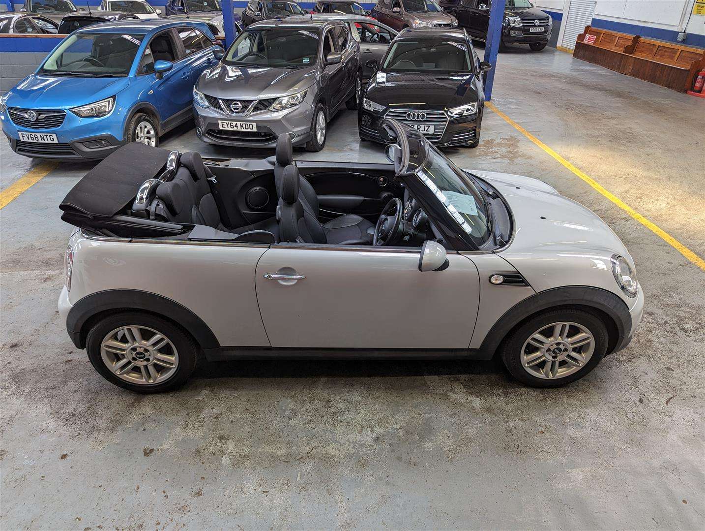 <p>2014 MINI COOPER</p>